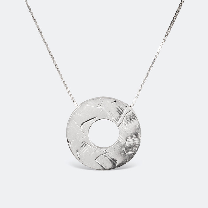 Collier Cordelette Noir Avec Déco Imposante Or Et Argent - Modèle 5004, Occasion