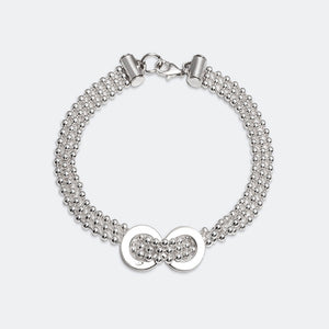 Bracelet en argent massif. Maille composée de trois rangs de perles en argent, passants toutes à travers de anneaux plats , soudés l'un et l'autre et posés sur le poignet.